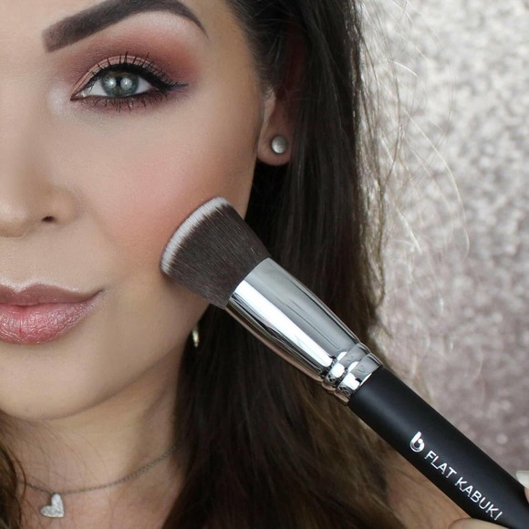 Flat Top Kabuki Foundation Brush - Professional High Density Makeup Brush - Picture 5 of 5